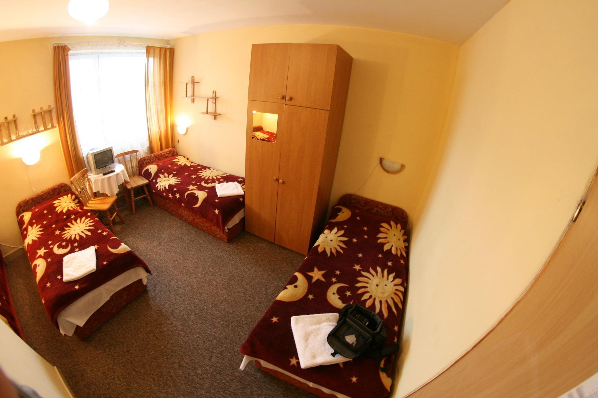 Hotel Daisy Budget Краков Экстерьер фото