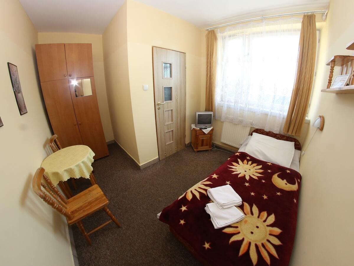 Hotel Daisy Budget Краков Экстерьер фото