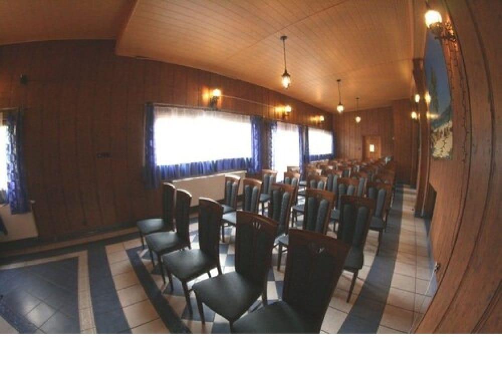 Hotel Daisy Budget Краков Экстерьер фото