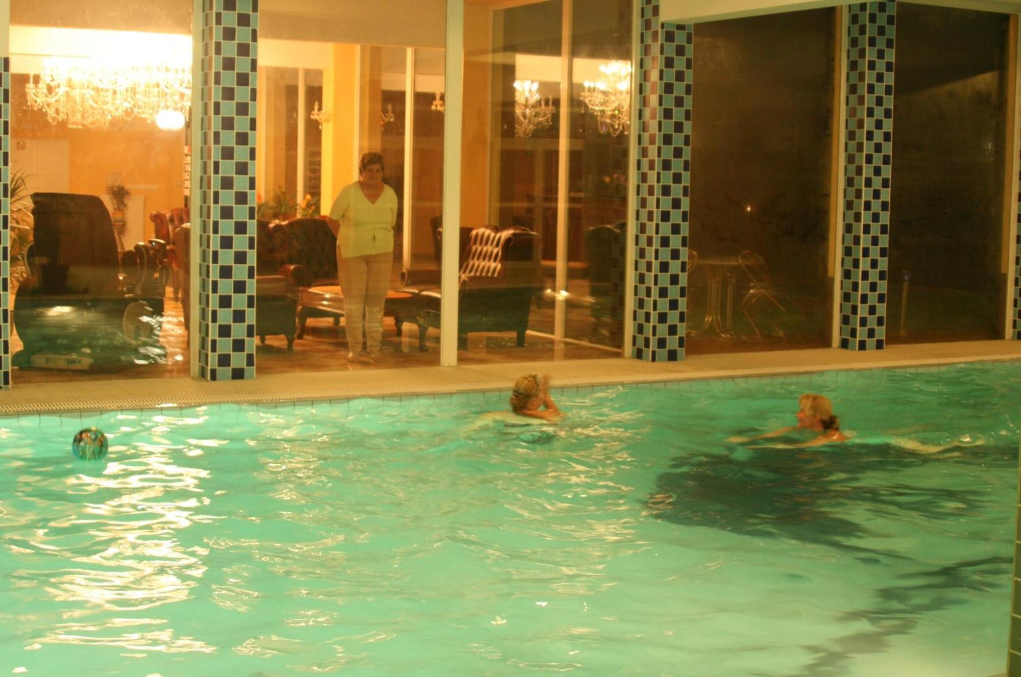 Hotel Daisy Budget Краков Экстерьер фото