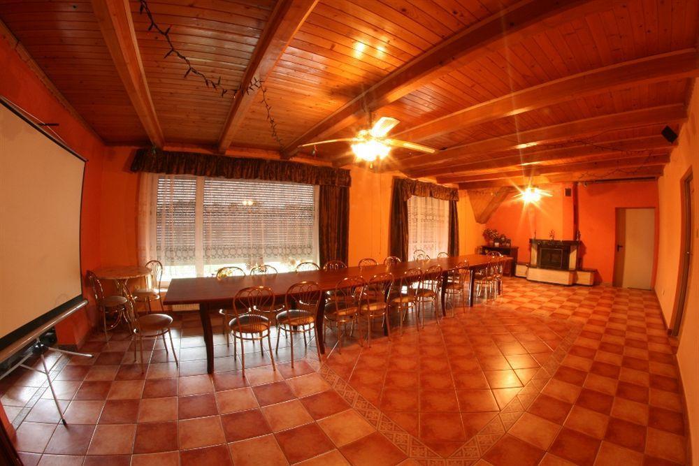 Hotel Daisy Budget Краков Экстерьер фото