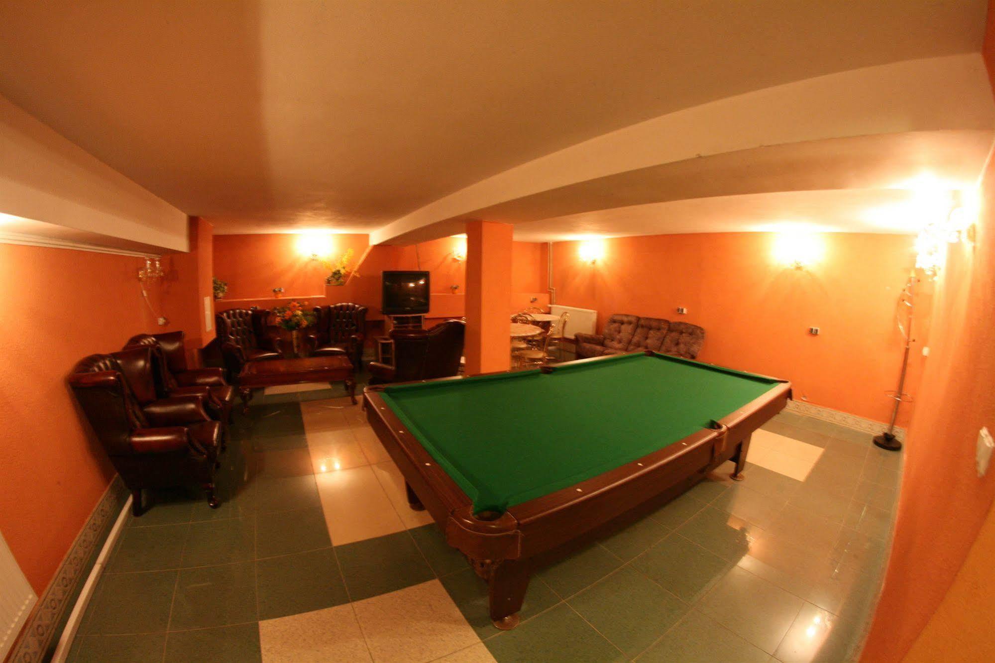Hotel Daisy Budget Краков Экстерьер фото