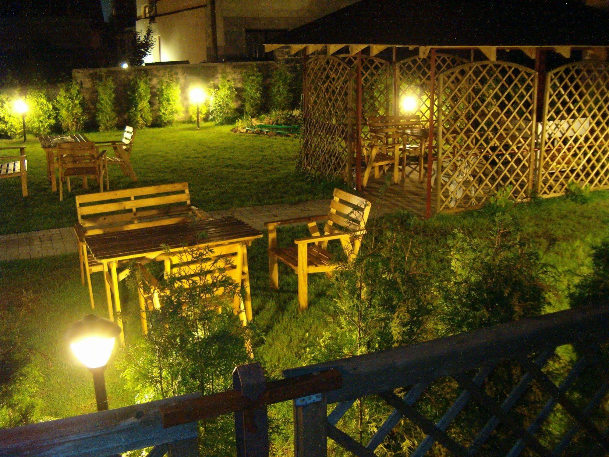 Hotel Daisy Budget Краков Экстерьер фото